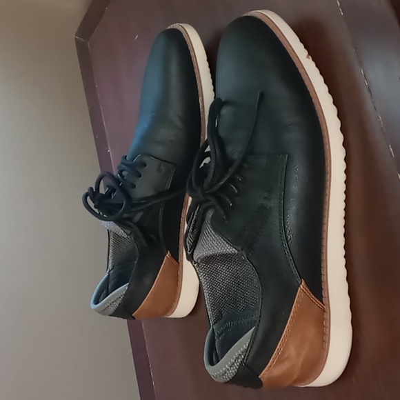 Dr. Scholl's Other - Dr Scholls Black and Tan Faux Leather Dress Shoes w Fabric Insides Size 10M